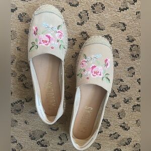 Fabiola’s Suede Floral Embroidered Espadrilles - Cream Size 8 NWOB
